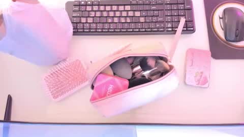 Snapshot of mia_jonnees chatting on October 2, 12:01 pm online show from October 2, 12:01 pm