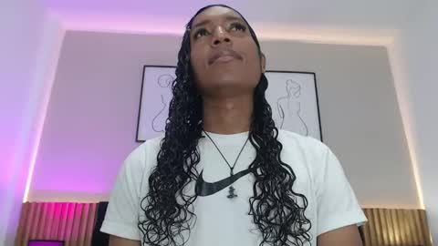 Mia online show from February 5, 6:01 pm