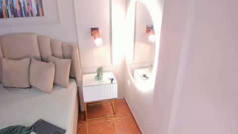 Snapshot of mia_kisses2 chatting on September 10, 3:17 am Mia online show from September 10, 3:17 am