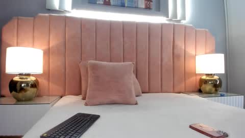 Snapshot of mia_kisses2 chatting on November 25, 2:55 am Mia online show from November 25, 2:55 am