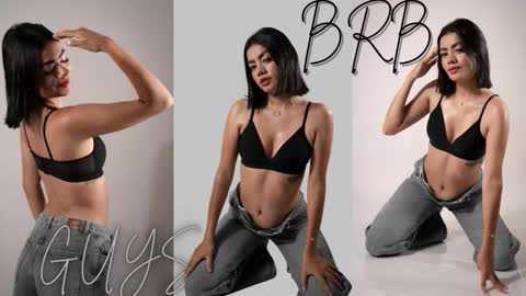 Snapshot of mia_kisses2 chatting on December 17, 2:17 am Mia online show from December 17, 2:17 am