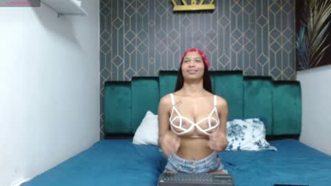 Snapshot of mia_kleim chatting on December 13, 1:15 am MIA KLEIM online show from December 13, 1:15 am