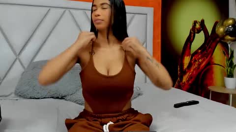 Snapshot of mia_kleim chatting on December 5, 1:36 am MIA KLEIM online show from December 5, 1:36 am