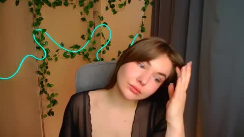 mia_lemm online show from April 16, 6:03 am