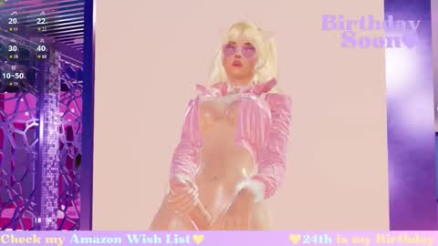 Mia online show from September 14, 8:30 pm