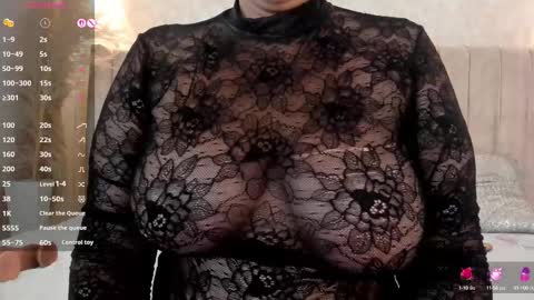 Mia online show from October 3, 2:03 pm