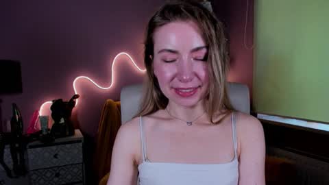 Mia online show from September 21, 1:24 pm