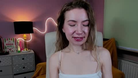 Mia online show from November 6, 7:42 am