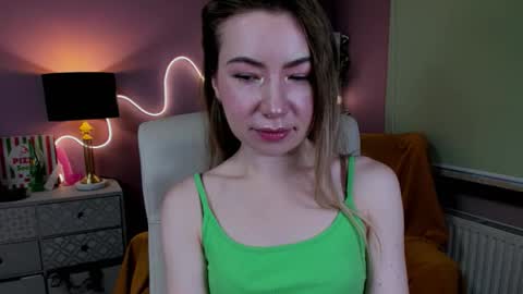 Mia online show from November 29, 7:55 am