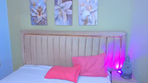 Mia online show from March 30, 12:28 pm