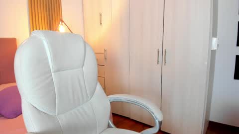 Mia Nevaeh - follow me online show from February 22, 12:05 am