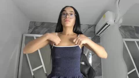 mia_petiteht online show from March 20, 10:36 pm