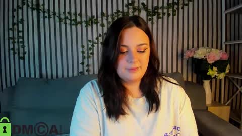 Snapshot of mia_r0ss chatting on October 27, 1:09 am Mia online show from October 27, 1:09 am