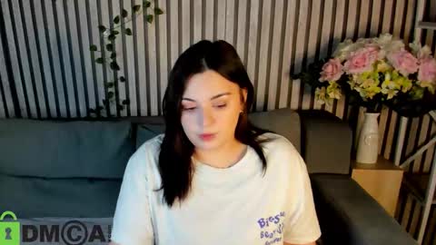 Snapshot of mia_r0ss chatting on November 5, 1:16 am Mia online show from November 5, 1:16 am