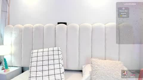 Mia online show from February 18, 12:39 pm