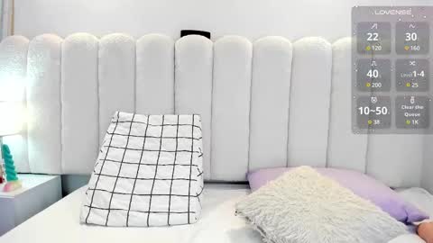 Mia online show from February 22, 1:02 pm