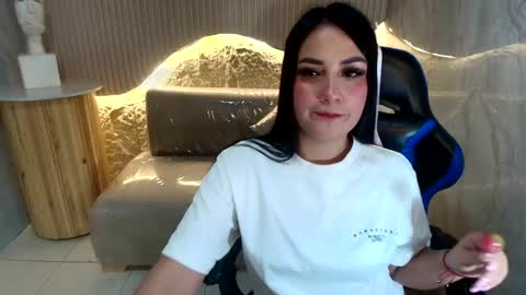 Snapshot of mia_rosse_r chatting on February 27, 3:17 am Mia online show from February 27, 3:17 am