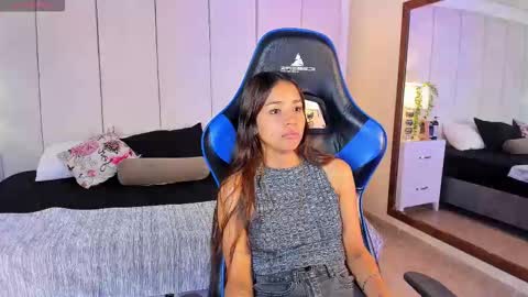 Snapshot of mia_rousse25 chatting on November 30, 1:37 pm mia rousse25 online show from November 30, 1:37 pm