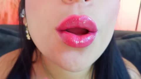 Mia online show from March 14, 10:15 pm