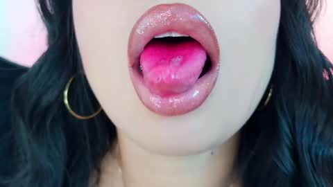 Mia online show from April 2, 7:44 pm