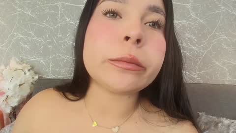 Snapshot of mia_roux13 chatting on January 10, 1:21 am Mia Roux online show from January 10, 1:21 am