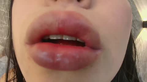 Snapshot of mia_roux13 chatting on February 2, 1:23 am Mia Roux online show from February 2, 1:23 am