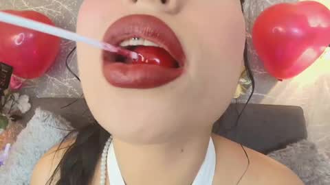 Snapshot of mia_roux13 chatting on February 15, 1:53 am Mia Roux online show from February 15, 1:53 am