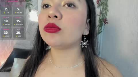 Snapshot of mia_roux13 chatting on November 10, 5:28 am Mia Roux online show from November 10, 5:28 am