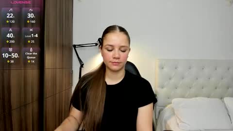 Snapshot of mia_speencer chatting on November 21, 12:04 pm Mia online show from November 21, 12:04 pm