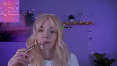 mia_starrr_ online show from December 19, 8:05 pm