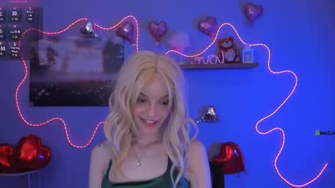 mia_starrr_ online show from February 18, 8:38 pm
