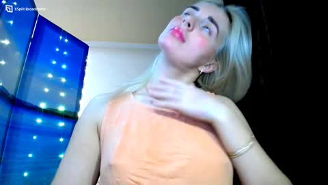 Mia. online show from December 8, 8:36 pm