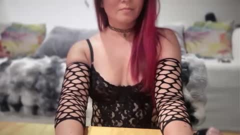 Snapshot of mia_temptress chatting on October 25, 11:43 pm Mia online show from October 25, 11:43 pm