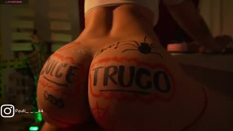 Mia online show from October 31, 3:07 am