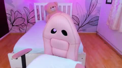 Snapshot of mia_vanucci chatting on October 25, 9:20 pm Mia Vanucci online show from October 25, 9:20 pm