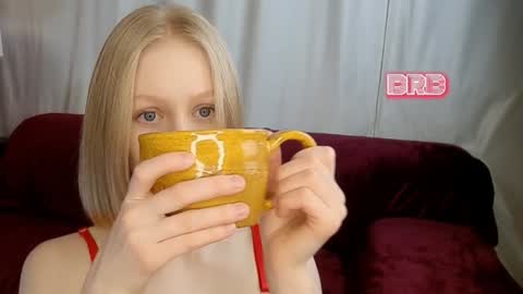 Mia online show from January 31, 10:10 pm