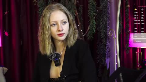 Mia online show from March 1, 11:26 pm