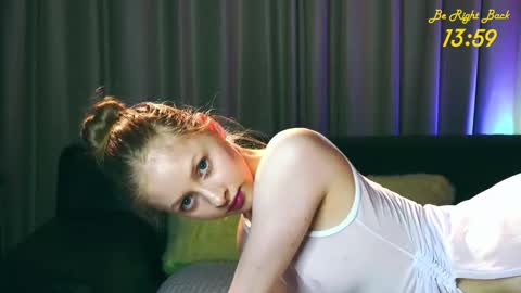 Mia online show from November 16, 5:51 pm