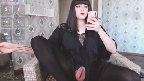 Snapshot of mia_wallase chatting on January 8, 8:06 am mia_wallase online show from January 8, 8:06 am