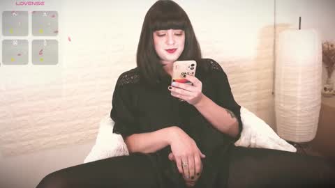 Snapshot of mia_wallase chatting on September 19, 8:49 am mia_wallase online show from September 19, 8:49 am