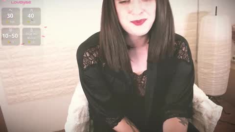 Snapshot of mia_wallase chatting on September 24, 10:35 pm mia_wallase online show from September 24, 10:35 pm