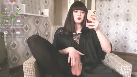 Snapshot of mia_wallase chatting on October 11, 4:27 pm mia_wallase online show from October 11, 4:27 pm