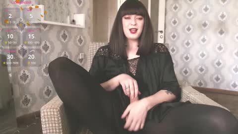 Snapshot of mia_wallase chatting on November 28, 2:31 pm mia_wallase online show from November 28, 2:31 pm