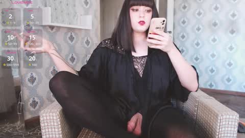 Snapshot of mia_wallase chatting on December 5, 8:12 am mia_wallase online show from December 5, 8:12 am