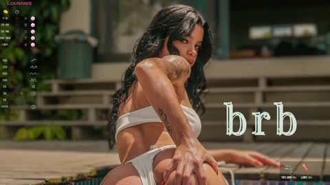 Snapshot of mia_world_ chatting on December 24, 4:22 am online show from December 24, 4:22 am