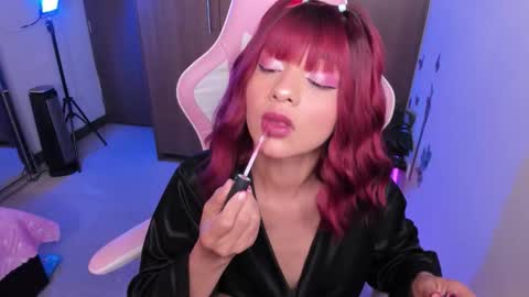 mia  nicolle online show from December 22, 2:19 am