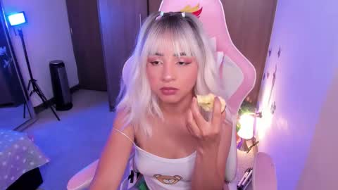 mia  nicolle online show from January 10, 12:01 am