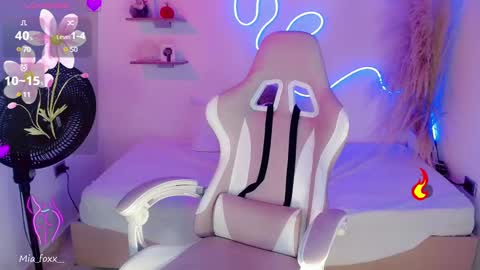 Snapshot of miaa_foxx_ chatting on January 17, 2:39 am Mia online show from January 17, 2:39 am