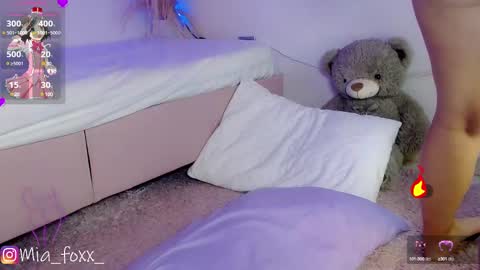 Snapshot of miaa_foxx_ chatting on February 10, 12:08 am Mia online show from February 10, 12:08 am