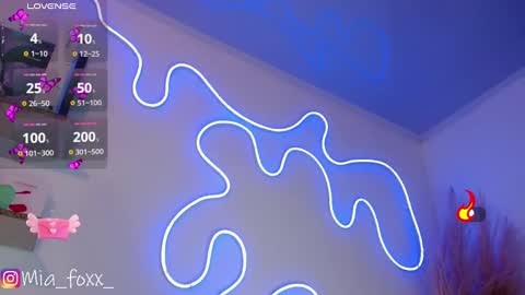 Snapshot of miaa_foxx_ chatting on March 8, 2:01 am Mia online show from March 8, 2:01 am